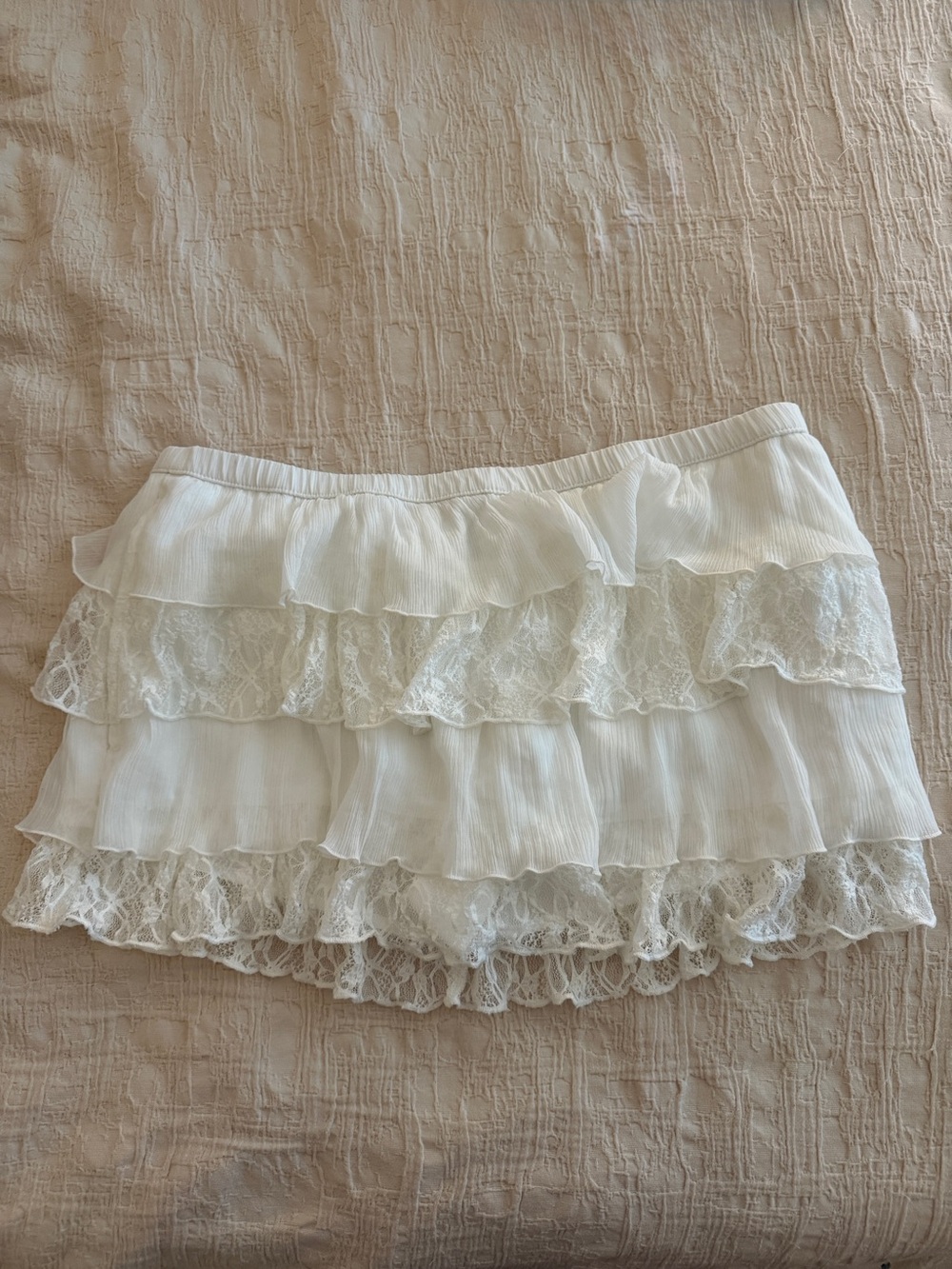 Hollister BNWT White Ruffled Lace Mini Skirt Size M